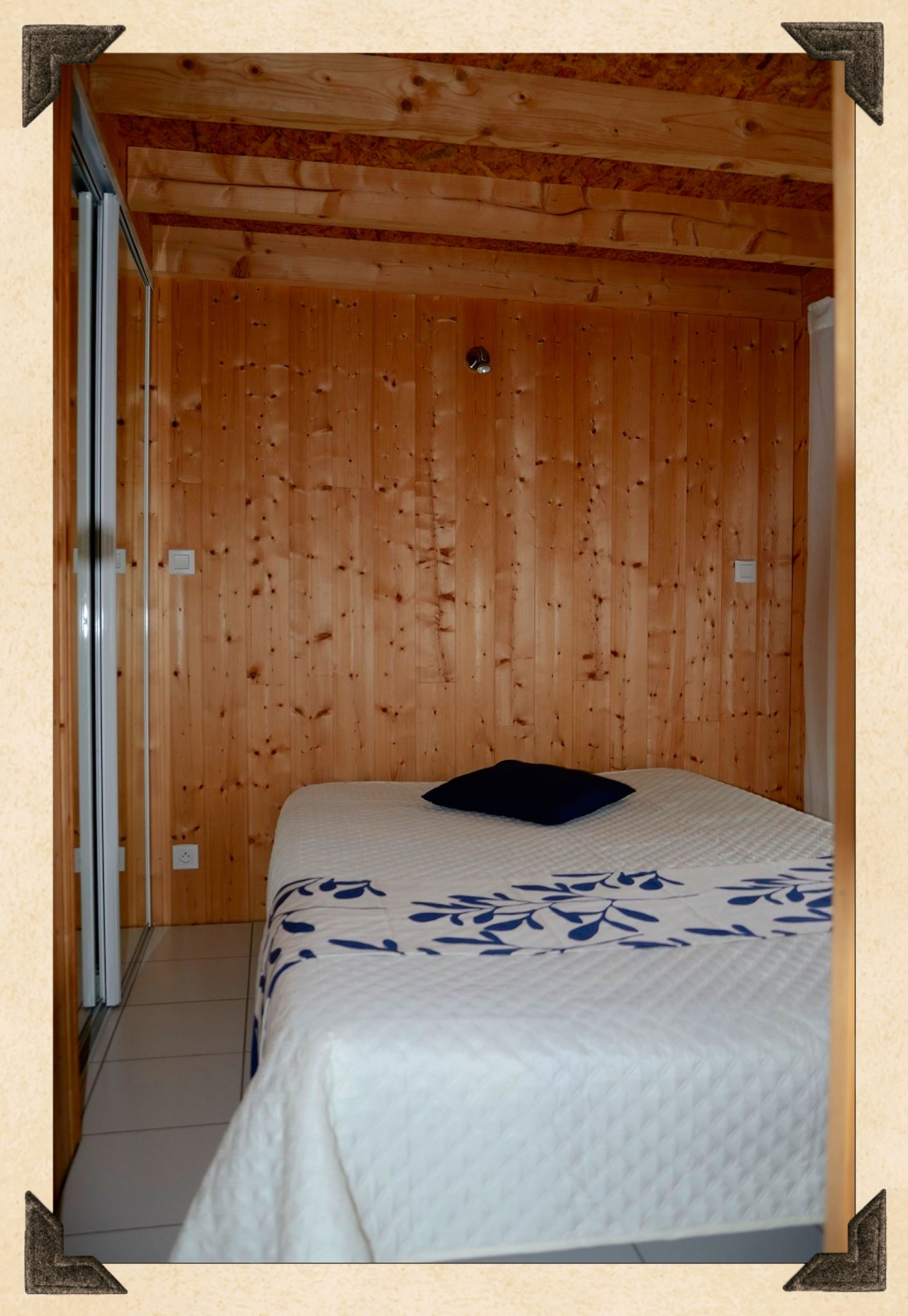 004 chambre lit double_effet clochette 33 conciergerie