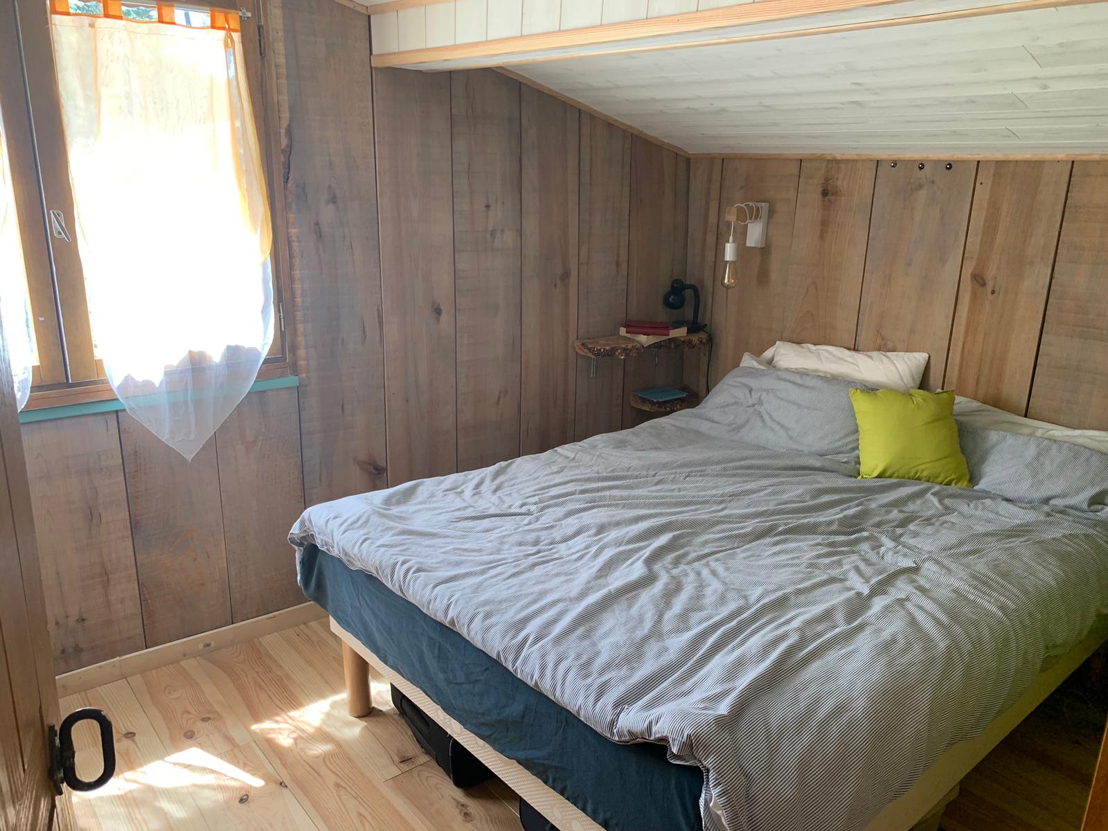 e4368b17-34c9-424e-a06c-f012c85573f3